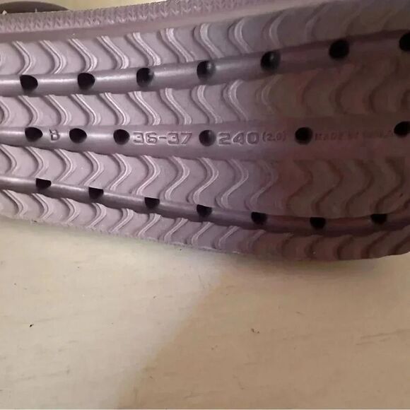 Women’s slip on plum slides size 6 - Picture 5 of 6